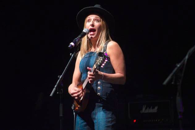 Stefanie Hertel from More Than Words live at a concert at Friedrichstadt Palast Berlin, 25 04 2022 Foto:xC.xBehringx xFuturexImage