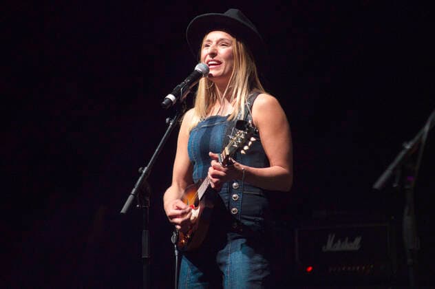 Stefanie Hertel from More Than Words live at a concert at Friedrichstadt Palast Berlin, 25 04 2022 Foto:xC.xBehringx xFuturexImage
