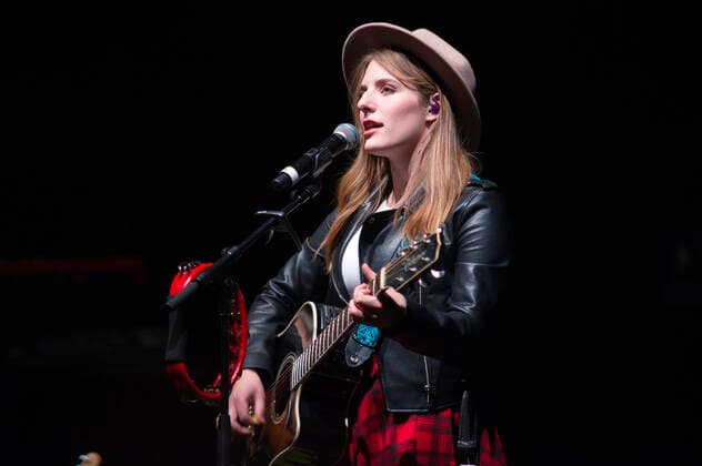 Johanna Mross from More Than Words live at a concert at Friedrichstadt Palast Berlin, 25 04 2022 Foto:xC.xBehringx xFuturexImage