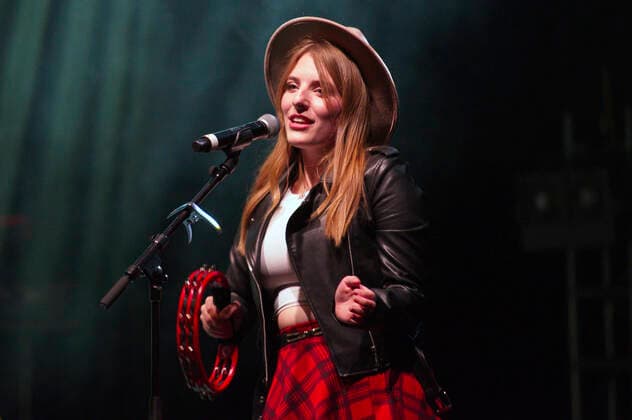 Johanna Mross from More Than Words live at a concert at Friedrichstadt Palast Berlin, 25 04 2022 Foto:xC.xBehringx xFuturexImage