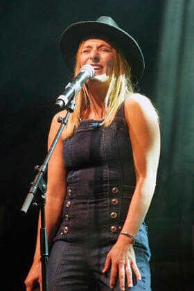 Stefanie Hertel from More Than Words live at a concert at Friedrichstadt Palast Berlin, 25 04 2022 Foto:xC.xBehringx xFuturexImage