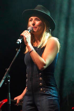Stefanie Hertel from More Than Words live at a concert at Friedrichstadt Palast Berlin, 25 04 2022 Foto:xC.xBehringx xFuturexImage