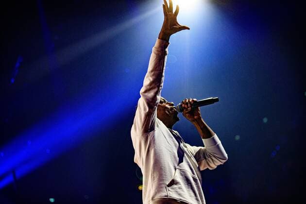 2022 04 26 20 16 41 ROTTERDAM Typhoon during the first show of De Vrienden van Amstel LIVE 2022 ANP KIPPA LEVIN DEN BOER netherlands out belgium out  Copyright: xx x447664415x originalFilename: 447664415.jpg