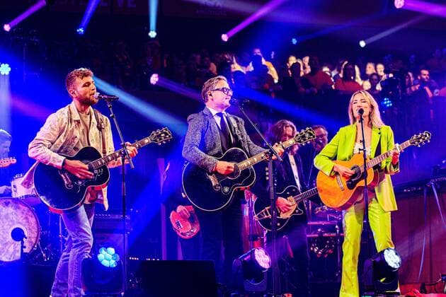 2022 04 26 20 26 44 ROTTERDAM Sanne Freek with Guus Meeuwis during the first show of De Vrienden van Amstel LIVE 2022 ANP KIPPA LEVIN DEN BOER netherlands out belgium out  Copyright: xx x447665169x originalFilename: 447665169.jpg