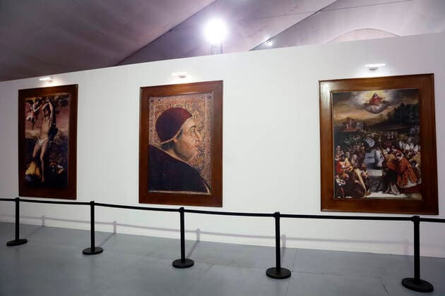 Holy See Cardinal Pietro Parolin Visits Sistine Chapel Replica In Mexico MEXICO CITY, MEXICO - APR 26, 2022: paintings in a tour , during the visit of the Secretary of State of the Holy See Cardinal Pietro Parolin at the replica of the Sistine Chapel. On Apr 26, 2022 In Mexico City, Mexico. (Photo by Luis Barron Eyepix Group) Copyright: xLuisxBarronx xEyepixxGroupx EYEPIX_LB_26042022_62902