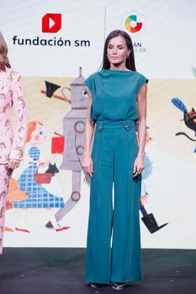 26-04-2022 Madrid Queen Letizia attend the 44th edition of the SM foundation awards for childen and youth literature, the steam boat and great angle, at the green courtyard Salamanca in Madrid. The SM Foundation promotes every year a children s book to encourage children to read. No Spain Â  Copyright: xPPEx