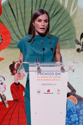 26-04-2022 Madrid Queen Letizia attend the 44th edition of the SM foundation awards for childen and youth literature, the steam boat and great angle, at the green courtyard Salamanca in Madrid. The SM Foundation promotes every year a children s book to encourage children to read. No Spain Â  Copyright: xPPEx