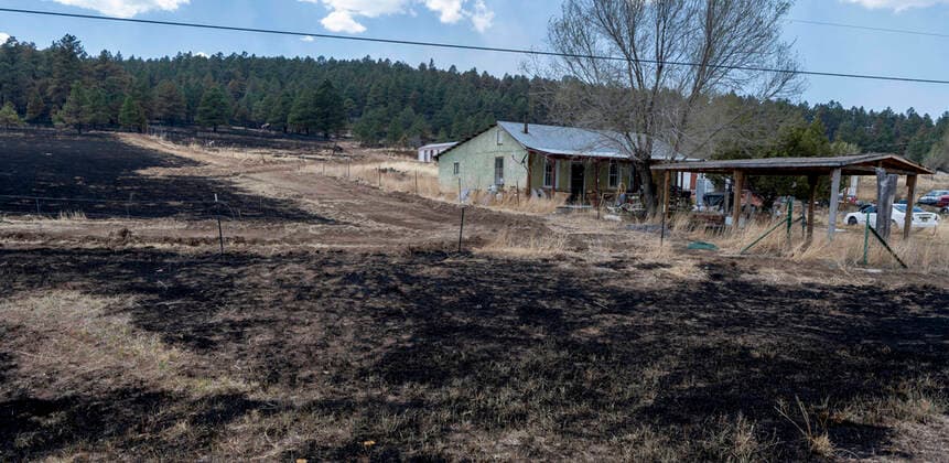 USA, Waldbrand in New Mexico April 27, 2022, USA: Hermit Peak Fire burned through the area near the San Miguel and Mora County line north of Sapello. Phot shot Wednesday, April 26, 2022. USA - ZUMAab1_ 20220427_zaf_ab1_018 Copyright: xEddiexMoorex