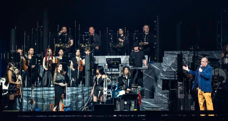 The German Oscar, Grammy and Golden Globe winning composer Hans Zimmer dressed in the colors of Ukraine and his partly Ukrainian orchestra on stage in the Royal Arena on Wednesday 27 April 2022 Hans Zimmer has made music for more than 200 projects, which together have earned close to a staggering 200 billion kr, Copenhagen  Copyright: TorbenxChristensen TorbenxChristensenx COP10686 spdk20220428-010138-L