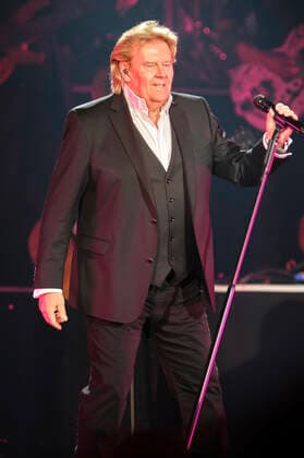 Howard Carpendale live at a concert of his 50 Years The Show of My Life Tour at the Swiss Life Hall Hannover, 27 04 2022 Foto:xU.xStammx xFuturexImage