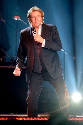 Howard Carpendale live at a concert of his 50 Years The Show of My Life Tour at the Swiss Life Hall Hannover, 27 04 2022 Foto:xU.xStammx xFuturexImage