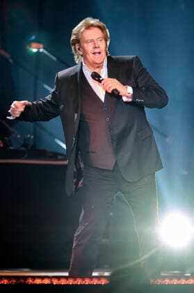 Howard Carpendale live at a concert of his 50 Years The Show of My Life Tour at the Swiss Life Hall Hannover, 27 04 2022 Foto:xU.xStammx xFuturexImage