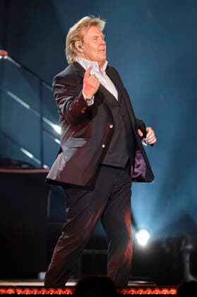 Howard Carpendale live at a concert of his 50 Years The Show of My Life Tour at the Swiss Life Hall Hannover, 27 04 2022 Foto:xU.xStammx xFuturexImage