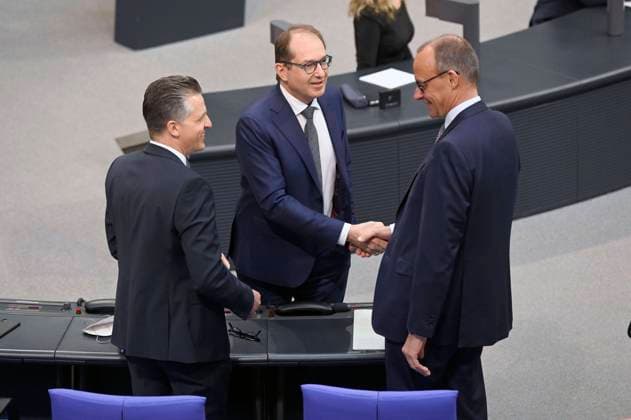 Thorsten Frei, Alexander Dobrindt und Friedrich Merz in der 31. Sitzung des Deutschen Bundestages im Reichstagsgebäude. Berlin, 28.04.2022 *** Thorsten Frei, Alexander Dobrindt and Friedrich Merz at the 31 session of the German Bundestag in the Reichstag building Berlin, 28 04 2022 Foto:xF.xKernx xFuturexImage
