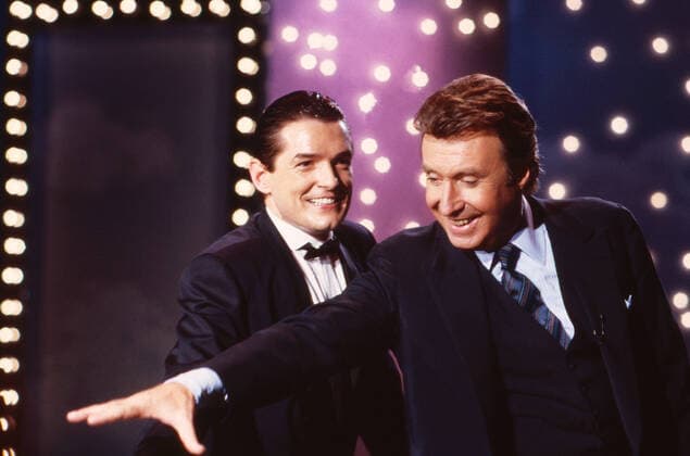 Falco, bürgerlich Johann Hans Hölzel, österreichischer Musiker, zusammen mit Peter Alexander in der Show Wir gratulieren , Deutschland 1985. Copyright: HartwigxValdmanis Nur redaktionelle Nutzng. Editorial usage only. UnitedArchivesVAL_720000615