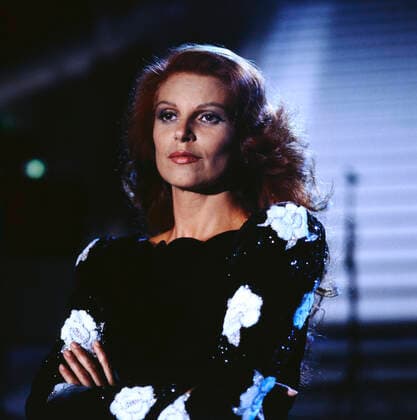 MILVA Milva, italienische Chansonsängerin und Schauspielerin, genannt: La Rossa, im Bild: Milva bei einem TV-Auftritt, Deutschland, 1987. Milva, Italian chanson singer and actress, called: La Rossa, pictured: Milva during a TV performance, Germany, 1987., Deutschland Copyright: kpa UnitedArchives55023794 EDITORIAL USE ONLY