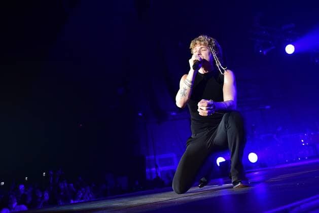 Irama Konzert in Neapel Italy: Irama live tour 2022 Irama, stage name of Filippo Maria Fanti, is an Italian singer-songwriter performing in his live Tour 2022 at PalaPartenope in Naples. Naples Italy Copyright: PaolaxVisone