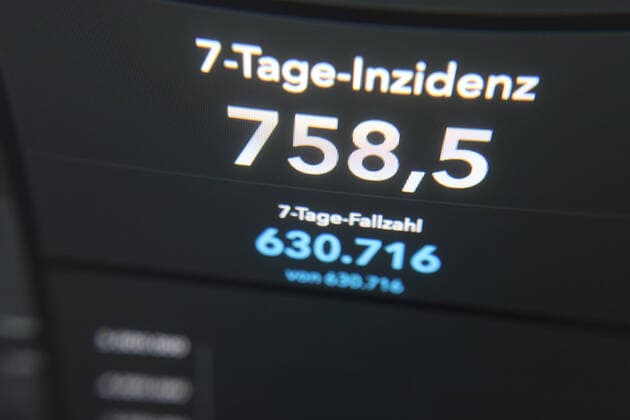 RKI dashboard, 7 day incidence is now 758.5 7 day incidence, RKI dashboard on a monitor on 29 04 2022 in Siegen Germany.