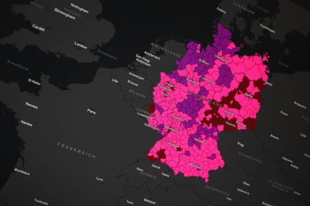RKI dashboard, 7 day incidence is now 758.5 7 day incidence, RKI dashboard on a monitor on 29 04 2022 in Siegen Germany.