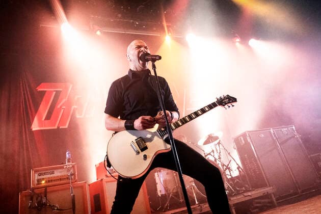 Entertainment Bilder des Tages Danko Jones live in Oslo, Norway Oslo, Norway. 28th, April 2022. The Canadian rock band Danko Jones performs a live concert at Rockefeller in Oslo. Here vocalist and guitarist Danko Jones is seen live on stage. Oslo Norway Rockefeller  Copyright: xGonzalesxPhoto TerjexDokkenx