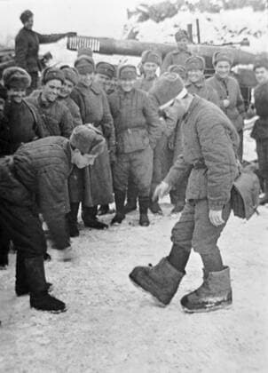 WWII SOLDIERS BOOTS 472 01.01.1943 Soviet soldiers looking at Nazi felt boots. Evzerihin Sputnik Stalingrad Russia  Copyright: xEvzerihinx