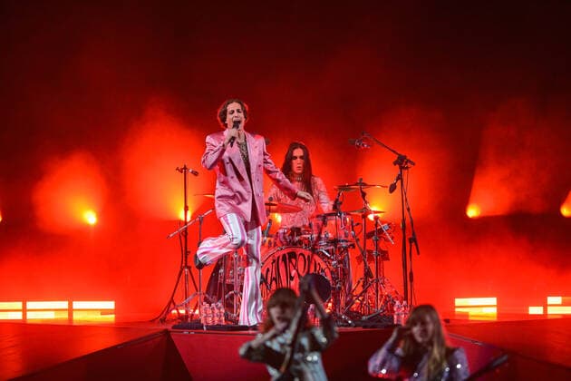 Photo IPP LiveMedia Tiziano Ballabio Verona 28 04 2022 concert of the musical group Maneskin In the photo the singer Damiano David with Ethan Torchio drums Italy Photo Press World Copyright 2022 Maneskin live at Arena di V  0