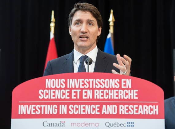 Kanada, Justin Trudeau eröffnet Forschungseinrichtung für Moderna-Impfstoffe in Montreal April 29, 2022, Montreal, PQ, Canada: Prime Minister Justin Trudeau speaks during an announcement of the opening of a Moderna vaccine production and research facility in Montreal, Friday, April 29, 2022. Montreal Canada  - ZUMAc35_ 20220429_zaf_c35_009 Copyright: xGrahamxHughesx