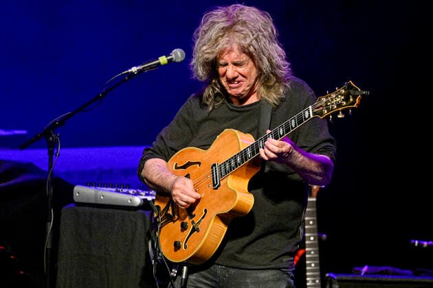 Entertainment Bilder des Tages US jazz guitarist Pat Metheny performs during his concert with project Side-Eye in Prague, Czech Republic, April 29, 2022. (CTKxPhoto VitxSimanek) CTKPhotoP2022042909167  VIS 005