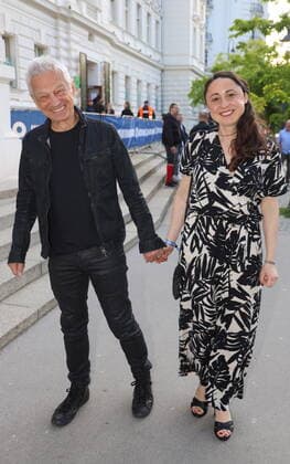 Amadeus Austrian Music Award 2022 Vienna, Volkstheater, 29 04 2022 Boris BUKOWSKI with wife