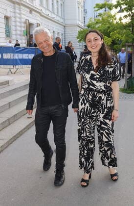 Amadeus Austrian Music Award 2022 Vienna, Volkstheater, 29 04 2022 Boris BUKOWSKI with wife