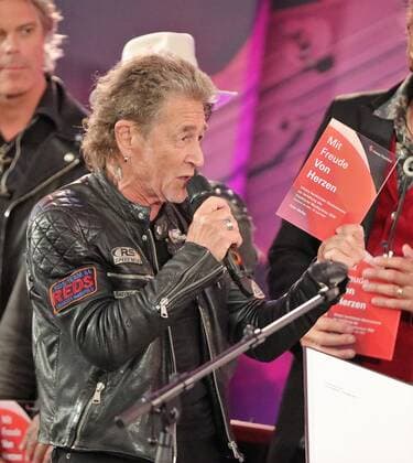 29 04 2022 Frankfurt am Main, Paulskirche Peter Maffay and band awarded Frankfurt Music Prize With joy from the heart singer Peter Maffay with the Music Prize