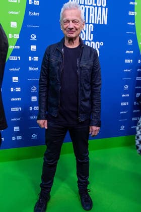 20220429 Amadeus Austrian Music Awards 2022 WIEN, OESTERREICH - 29. APRIL: Preistraeger der Amadeus Award 2022 fuer sein Lebenwerk Boris Bukowski am Redcarpet anlaesslich der Verleihung des Amadeus Austria Music Awards 2022 vor dem Wiener Volkstheater am 29. April 2022 in Wien, Oesterreich. 220429_SEPA_17_029 Copyright: xIsabellexOuvrardx SEPAxMedia