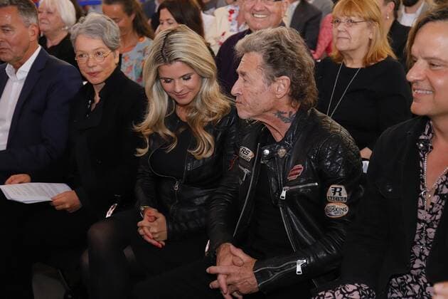 29 04 2022 Frankfurt am Main, Paulskirche Peter Maffay and band awarded Frankfurt Music Prize Singer Peter Maffay with his partner Hendrikje Balsmeyer listens to the laudation with emotion