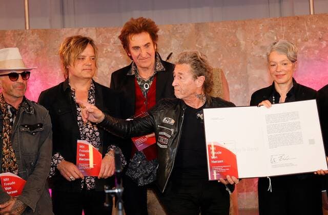 29 04 2022 Frankfurt am Main, Paulskirche Peter Maffay and band awarded Frankfurt Music Prize Prize winner Peter Maffay with Frankfurts Head of Culture, City Councillor Dr Ina Hartwig, and members of his band