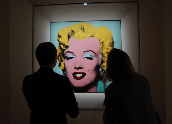 Entertainment Bilder des Tages Shot Sage Blue Marilyn by Andy Warhol is on display at Christie s 20th and 21st Century Art press preview on Friday, April 29, 2022 at Christie s in New York City.  NYP20220429108 JohnxAngelillo