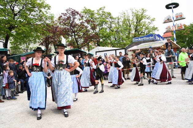 Bilder des Jahres 2022, News 04 April News Themen der Woche KW17 D Loisachthaler Stamm Verein Muenchen 30.04.2022 Auer Maidult-Eroeffnung Maria Hilfsplatz -Trachtlerinnen und Trachtler der Muenchner Vereine DÕLoisachthaler StammÒ. Muenchen *** D Loisachthaler Stamm Verein Muenchen 30 04 2022 Auer Maidult opening Maria Hilfsplatz Trachtlerinnen und Trachtler der Muenchner Vereine DÕLoisachthaler StammÒ Muenchen