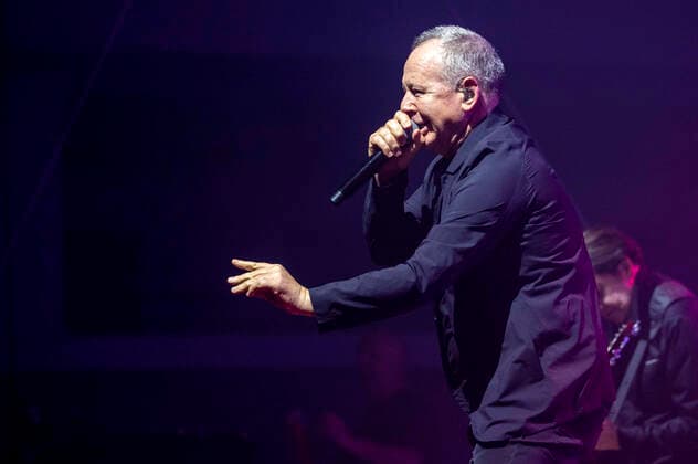 Jim Kerr of Simple Minds live at a concert of the Celebrating 40 Years of Hits Tour at Thüringenhalle Erfurt, 29 04 2022 Foto:xM.xKremerx xFuturexImage