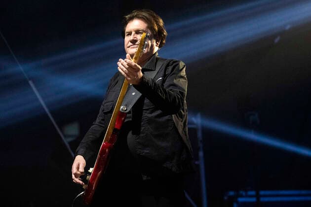Charlie Burchill of Simple Minds live at a concert of the Celebrating 40 Years of Hits Tour at Thüringenhalle Erfurt, 29 04 2022 Foto:xM.xKremerx xFuturexImage
