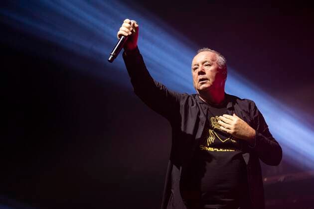 Jim Kerr of Simple Minds live at a concert of the Celebrating 40 Years of Hits Tour at Thüringenhalle Erfurt, 29 04 2022 Foto:xM.xKremerx xFuturexImage