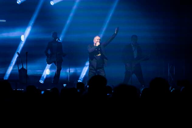 Jim Kerr of Simple Minds live at a concert of the Celebrating 40 Years of Hits Tour at Thüringenhalle Erfurt, 29 04 2022 Foto:xM.xKremerx xFuturexImage