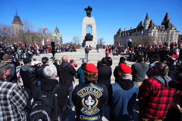 April 30, 2022, Ottawa, ON, CANADA: Participants gather to listen to Neil Sheard, an organizer, at the National War Memorial during a demonstration, part of a convoy-style protest participants are calling Rolling Thunder , in Ottawa, Saturday, April 30, 2022. Ottawa CANADA  - ZUMAc35_ 20220430_zaf_c35_023 Copyright: xSeanxKilpatrickx