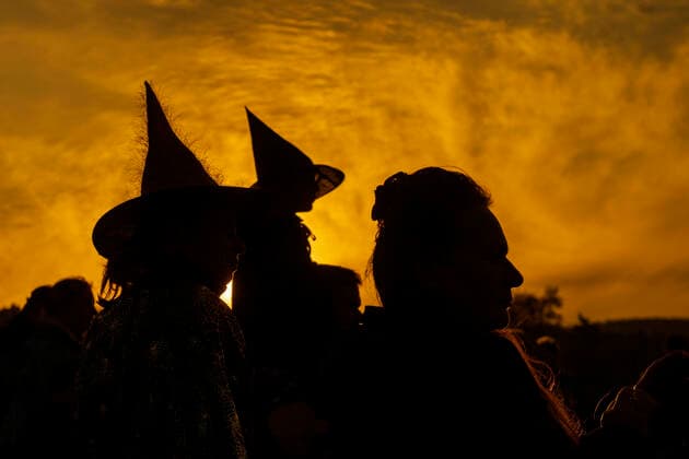 Bilder des Jahres 2022, News 04 April News Themen der Woche KW17 News Bilder des Tages Walpurgis Night - Burning of the Witches. Huge bonfires with a witch figure are burnt in many places of the country. Bonfire in Horni Hanychov near Liberec, Czech Republic, April 30, 2022. (CTKxPhoto RadekxPetrasek) CTKPhotoP2022043006450  PER 10K