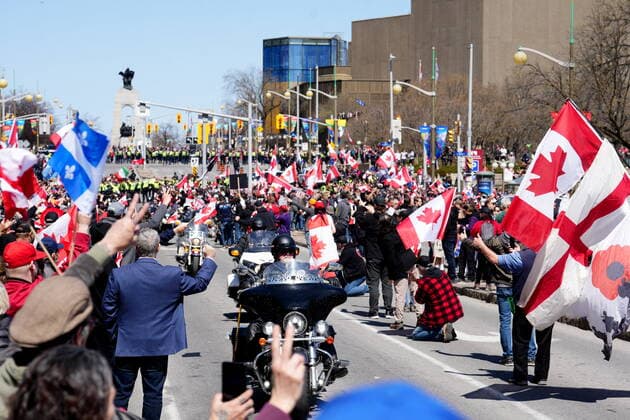 April 30, 2022, Ottawa, ON, CANADA: Participants cheer on protesters riding motorcycles during a demonstration, part of a convoy-style protest participants are calling Rolling Thunder , in Ottawa, Saturday, April 30, 2022. Ottawa CANADA  - ZUMAc35_ 20220430_zaf_c35_034 Copyright: xSeanxKilpatrickx