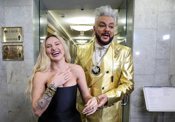 MOSCOW, RUSSIA â€“ APRIL 30, 2022: Singers Filipp Kirkorov (R) and Anna Asti are seen before a concert titled Gold 55. The greatest hits marking Kirkorov s 55th birthday at the State Kremlin Palace. Vyacheslav Prokofyev TASS  TS12F3CA