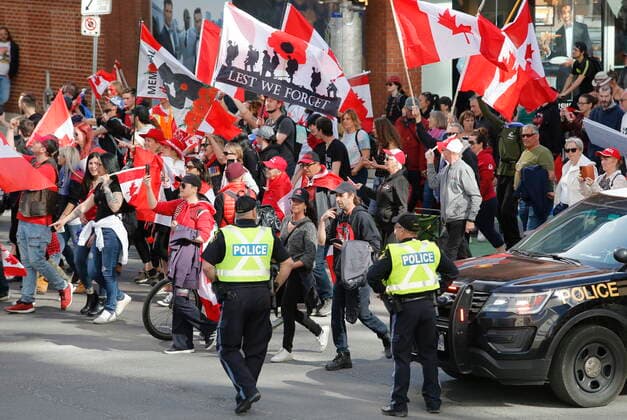 April 30, 2022, Ottawa, ON, Canada: People march past police at a demonstration, part of a convoy-style protest participants are calling Rolling Thunder , in Ottawa, on Saturday, April 30, 2022. Ottawa Canada  - ZUMAc35_ 20220430_zaf_c35_168 Copyright: xPatrickxDoylex