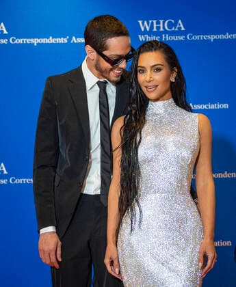 Bilder des Jahres 2022, Entertainment 04 April Entertainment Themen der Woche KW17 Pete Davidson, left, and Kim Kardashian arrive for the 2022 White House Correspondents Association Annual Dinner at the Washington Hilton Hotel on Saturday, April 30, 2022. This is the first time since 2019 that the WHCA has held its annual dinner due to the COVID-19 pandemic. Copyright: xRodxLamkeyx xCNPx MediaPunchx