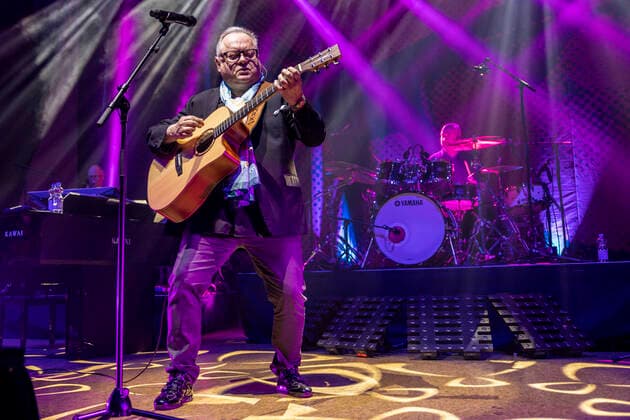Heinz Rudolf Kunze with band live at a concert of his Der Wahrheit die Ehre Tour at Thüringenhalle Erfurt, 30 04 2022 Foto:xM.xKremerx xFuturexImage