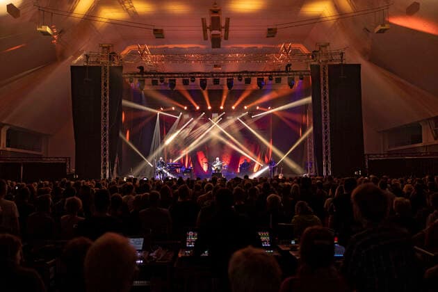 Heinz Rudolf Kunze with band live at a concert of his Der Wahrheit die Ehre Tour at Thüringenhalle Erfurt, 30 04 2022 Foto:xM.xKremerx xFuturexImage