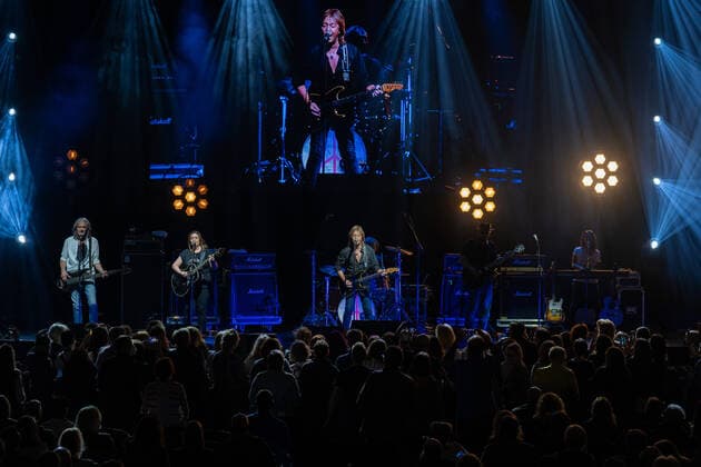 Chris Norman Band live 2022 30 04 2022 The British singer songwriter Chris Norman Band live on his Forever Tour 2022 Frankfurt Jahrhunderthalle Hessen