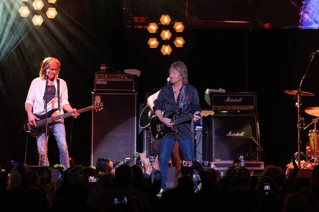 Chris Norman Band live 2022 30 04 2022 The British singer songwriter Chris Norman Band live on his Forever Tour 2022 Frankfurt Jahrhunderthalle Hessen